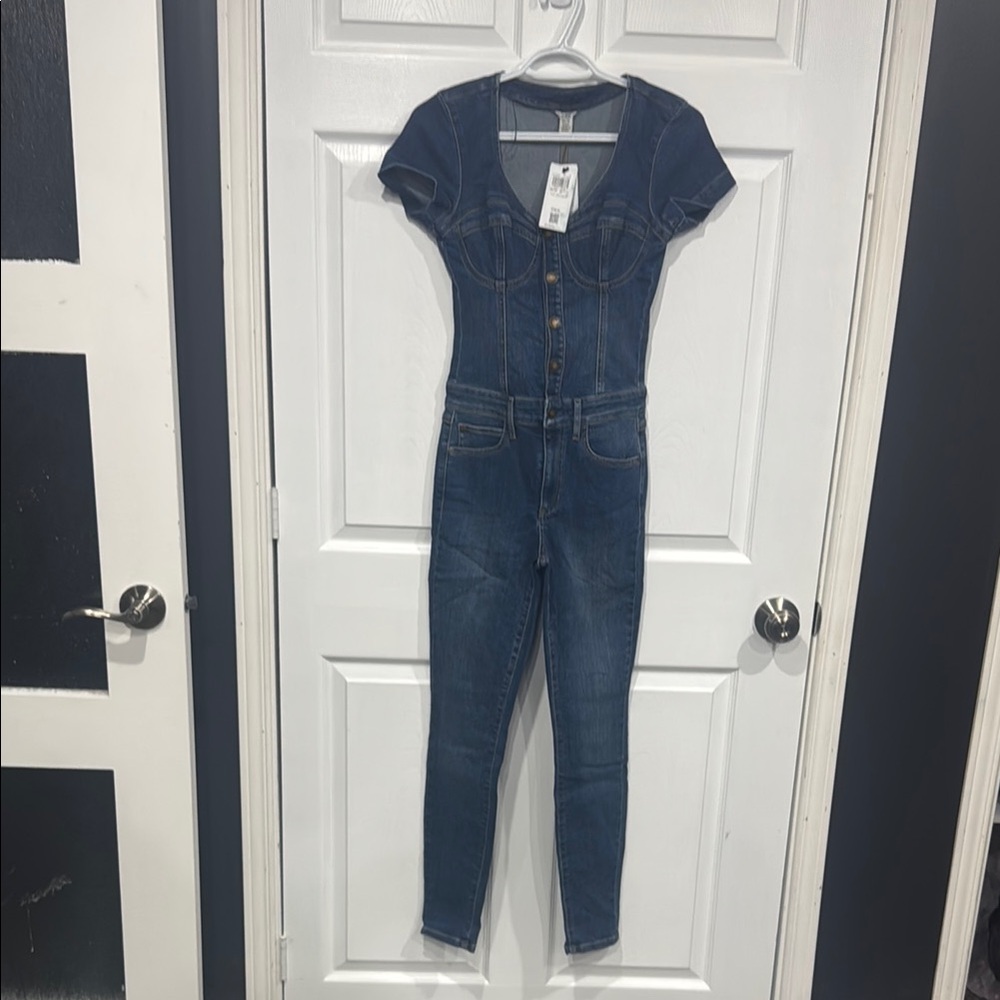 Guess Denim Jumpsuit
Size XS
NWT